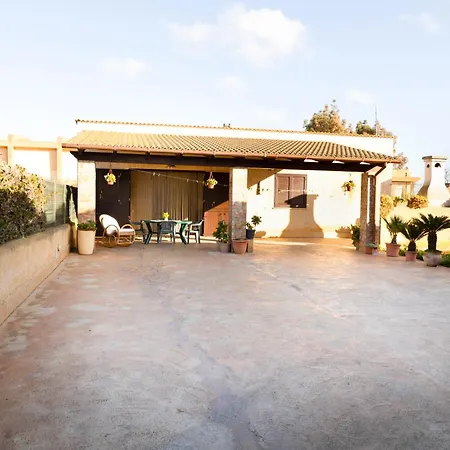 - A Casa Di Arella Relax E Piscina Marsala